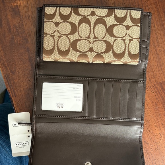 Vintage Coach Hampton Tan and Brown Signature Wallet - Picture 8 of 8
